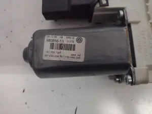 Foto de MOTOR ELEVALUNAS TRASERO DERECHO VOLKSWAGEN PASSAT BERLINA (3C2) 2.0 TDI (140 CV / 103 KW) referencia 1K0959704P foto 2