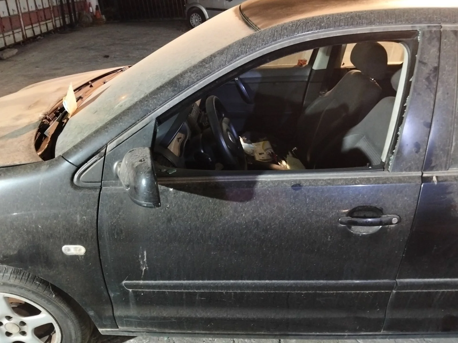 Foto de PUERTA DELANTERA IZQUIERDA VOLKSWAGEN POLO IV (9N1)