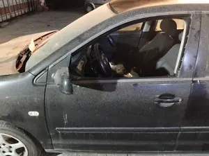 Foto de PUERTA DELANTERA IZQUIERDA VOLKSWAGEN POLO IV (9N1)
