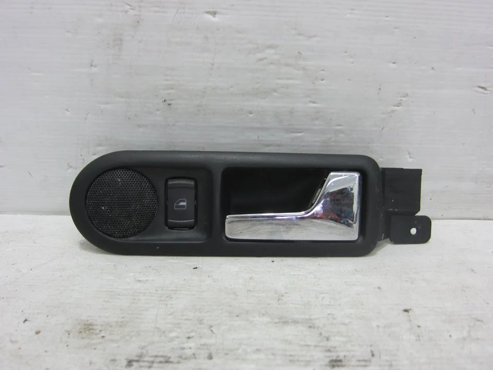Foto de MANETA INTERIOR DELANTERA DERECHA VOLKSWAGEN GOLF IV BERLINA (1J1)(10.1997) referencia 3B0839114