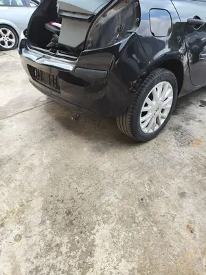 Foto de PARAGOLPES TRASERO RENAULT CLIO III 1.2 16V (75 CV / 55 KW) foto 3