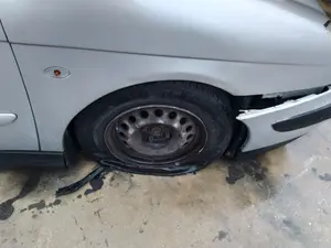 Foto de PASO RUEDA DELANTERO DERECHO CITROEN C5 BERLINA 2.0 HDi (109 CV / 80 KW)