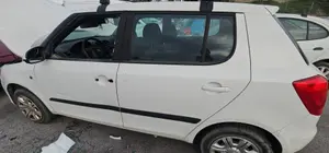 Foto de PUERTA TRASERA IZQUIERDA SKODA FABIA (5J2) 1.2  (60 CV / 44 KW) referencia 5J6833055
