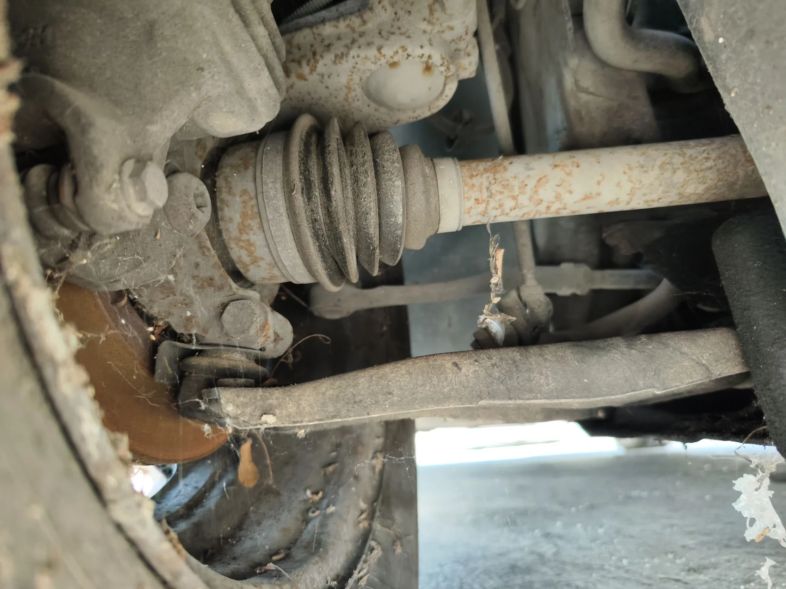 Foto de BRAZO SUSPENSION DELANTERO DERECHO PEUGEOT 207 1.4 HDi (68 CV / 50 KW)
