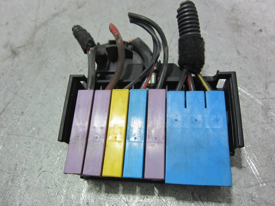 Foto de CAJA RELES / FUSIBLES OPEL ZAFIRA A 2.0 DTI (101 CV / 74 KW) referencia 9685661