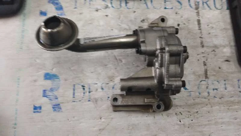 Foto de BOMBA ACEITE VOLKSWAGEN GOLF IV BERLINA (1J1)(10.1997) referencia 06A1151058