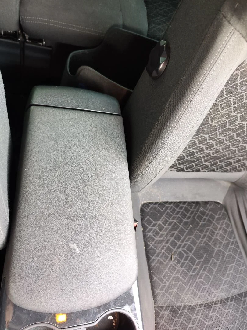 Foto de APOYABRAZOS CENTRAL PEUGEOT 3008 1.6 Blue-HDI FAP (120 CV / 88 KW)