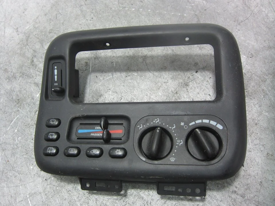Foto de MANDO CALEFACCION / AIRE ACONDICIONADO CHRYSLER VOYAGER (RG) 2.4 CAT (147 CV / 108 KW) referencia P04677917AB