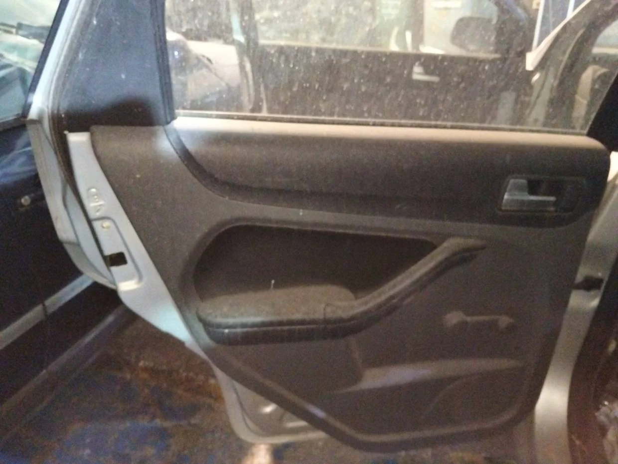 Foto de GUARNECIDO PUERTA TRASERA IZQUIERDA FORD FOCUS SPORTBREAK (CAP) 1.6 TDCi CAT (90 CV / 66 KW) referencia 1515418