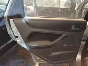 Foto de GUARNECIDO PUERTA TRASERA IZQUIERDA FORD FOCUS SPORTBREAK (CAP) 1.6 TDCi CAT (90 CV / 66 KW) referencia 1515418