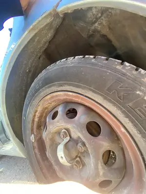 Foto de PASO RUEDA TRASERO IZQUIERDO NISSAN ALMERA (N15) 2.0 Diesel (75 CV / 55 KW)