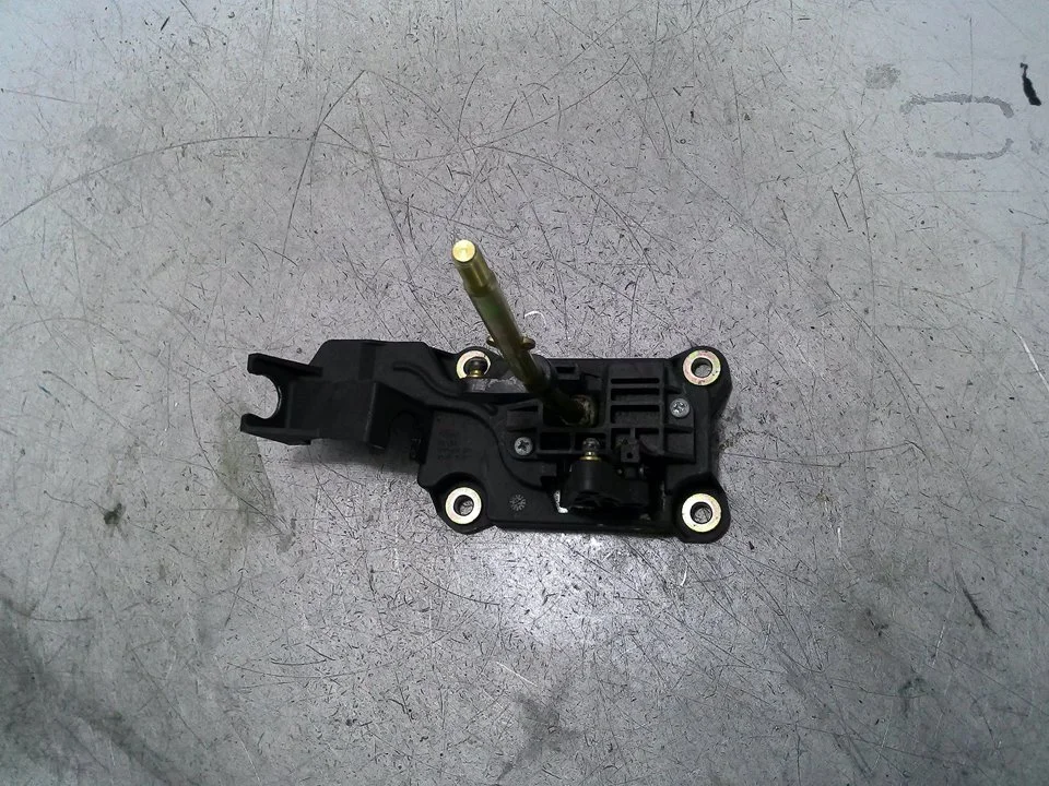 Foto de PALANCA CAMBIO FORD FOCUS BERLINA (CAK) 2.0 16V CAT (131 CV / 96 KW) referencia XS4R7K387JB
