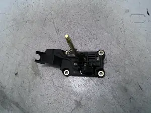 Foto de PALANCA CAMBIO FORD FOCUS BERLINA (CAK) 2.0 16V CAT (131 CV / 96 KW) referencia XS4R7K387JB
