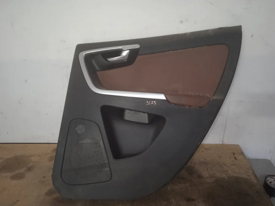 Foto de GUARNECIDO PUERTA TRASERA DERECHA VOLVO XC60 3.0 Turbo CAT (305 CV / 224 KW) referencia 30766413