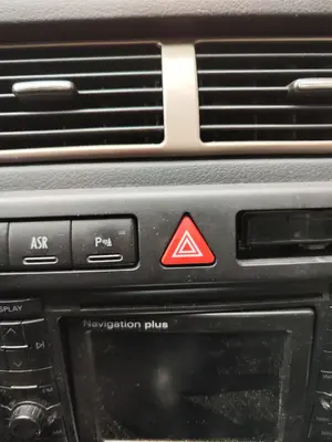 Foto de WARNING AUDI A6 BERLINA (4B2) 2.5 V6 24V TDI (150 CV / 110 KW)