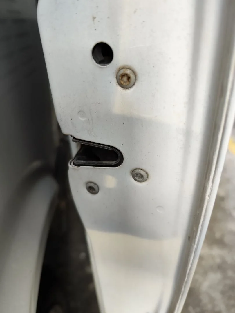 Foto de CERRADURA PUERTA TRASERA DERECHA MERCEDES-BENZ VITO FURGÓN (639) 2.1 CDI CAT (109 CV / 80 KW)