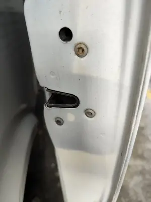 Foto de CERRADURA PUERTA TRASERA DERECHA MERCEDES-BENZ VITO FURGÓN (639) 2.1 CDI CAT (109 CV / 80 KW)