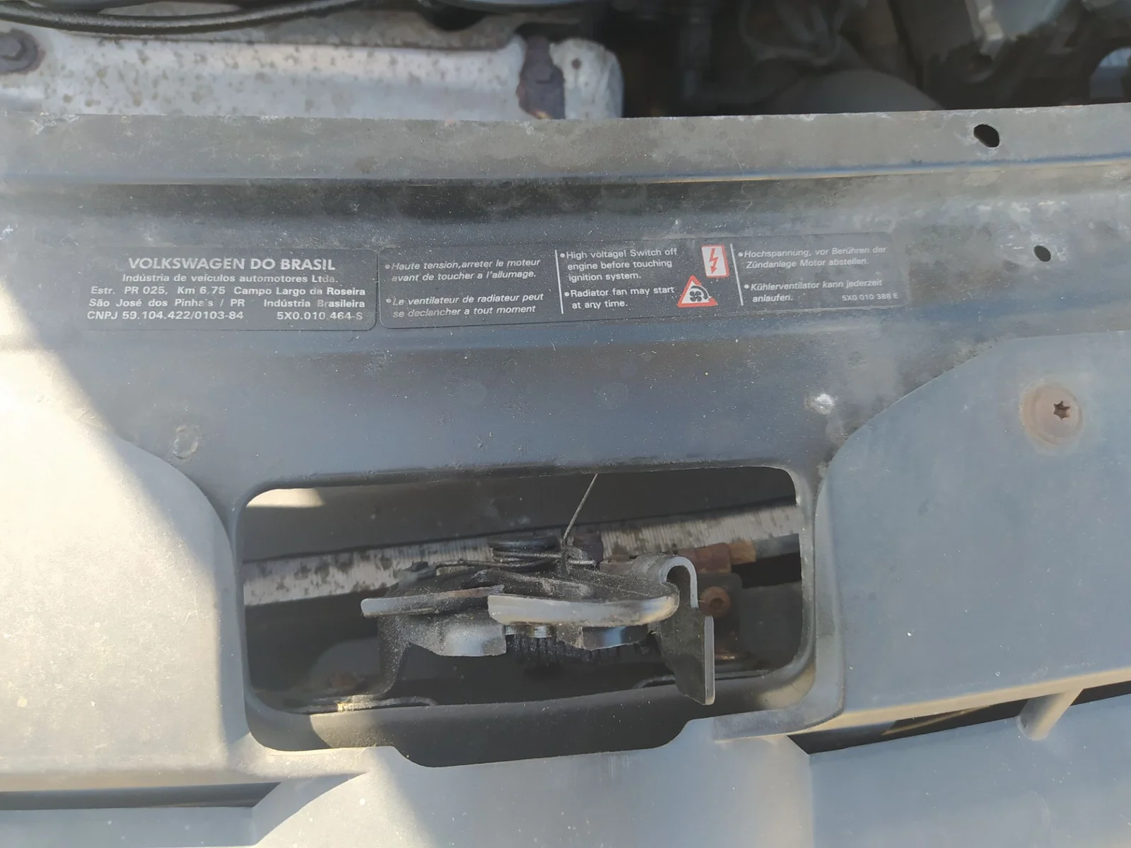 Foto de CERRADURA CAPO VOLKSWAGEN FOX (5Z1)(04.2005) 1.4 (75 CV / 55 KW) referencia 5Z0823509B
