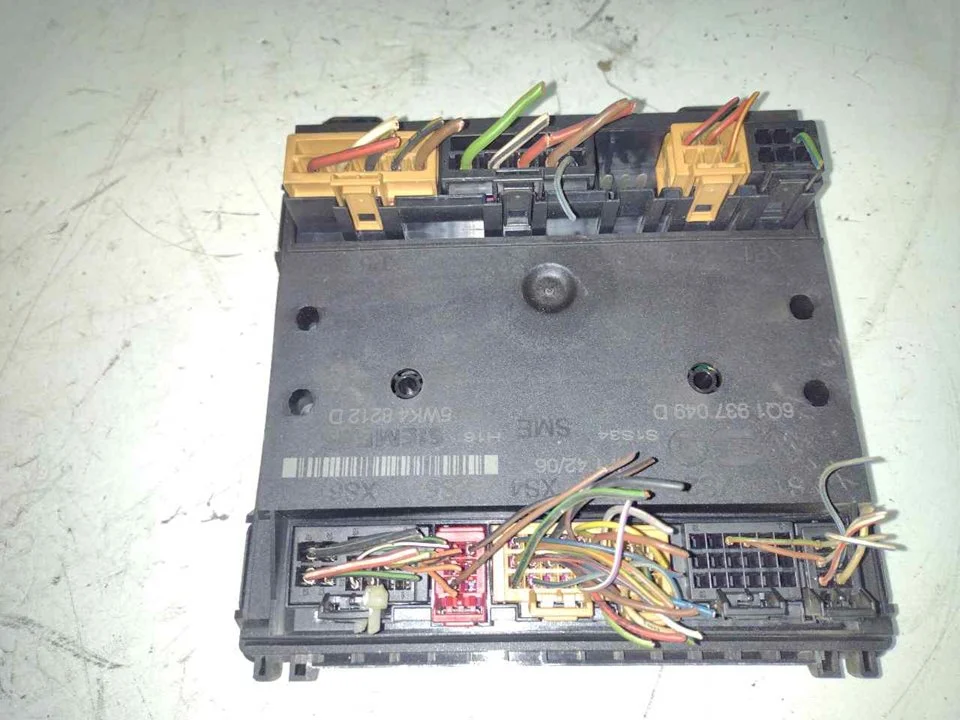 Foto de CAJA RELES / FUSIBLES SEAT IBIZA (6L1) 1.4 TDI (80 CV / 59 KW) referencia 6Q1937049