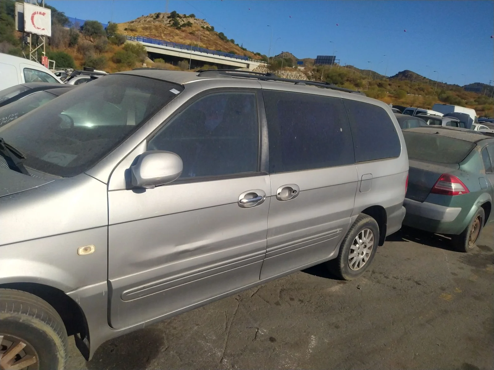 Foto de PUERTA DELANTERA IZQUIERDA KIA CARNIVAL II (FL) 2.9 CRDi CAT (144 CV / 106 KW) referencia 0K54A59020A