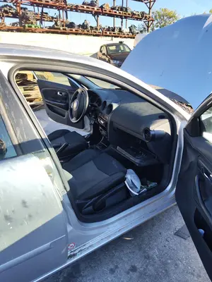 Foto de GOMAS CONTORNO PUERTA SEAT CORDOBA BERLINA (6L2) 1.9 TDI (131 CV / 96 KW)