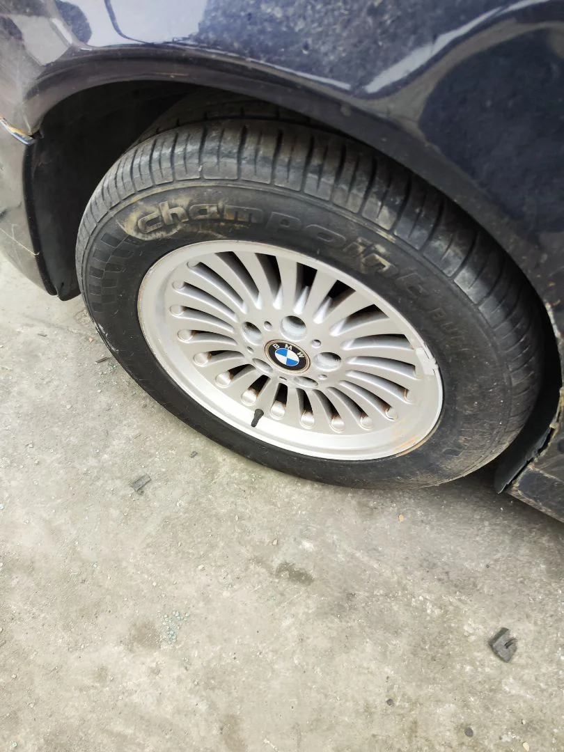 Foto de LLANTA BMW SERIE 5 BERLINA (E39) 3.0 24V Turbodiesel CAT (193 CV / 142 KW)