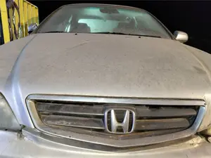 Foto de REJILLA DELANTERA HONDA ACCORD BERLINA (CG7-9/CH1-7)