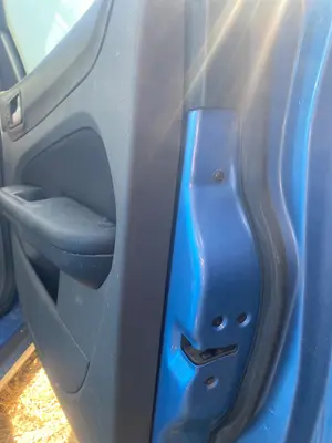Foto de CERRADURA PUERTA DELANTERA DERECHA FORD FOCUS BERLINA (CB4) 1.6 TDCi CAT (109 CV / 80 KW) referencia 4892360