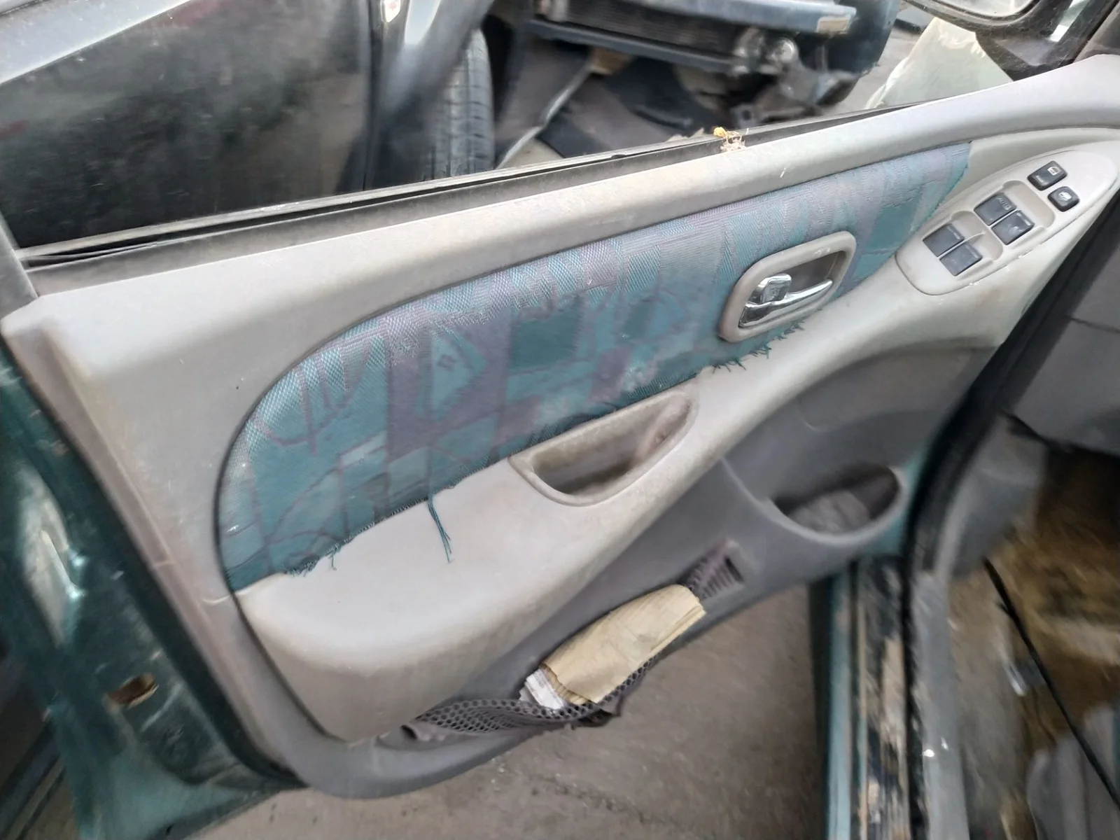 Foto de CERRADURA PUERTA DELANTERA IZQUIERDA NISSAN ALMERA TINO (V10M) 1.8 16V CAT (114 CV / 84 KW) referencia 80503BM670