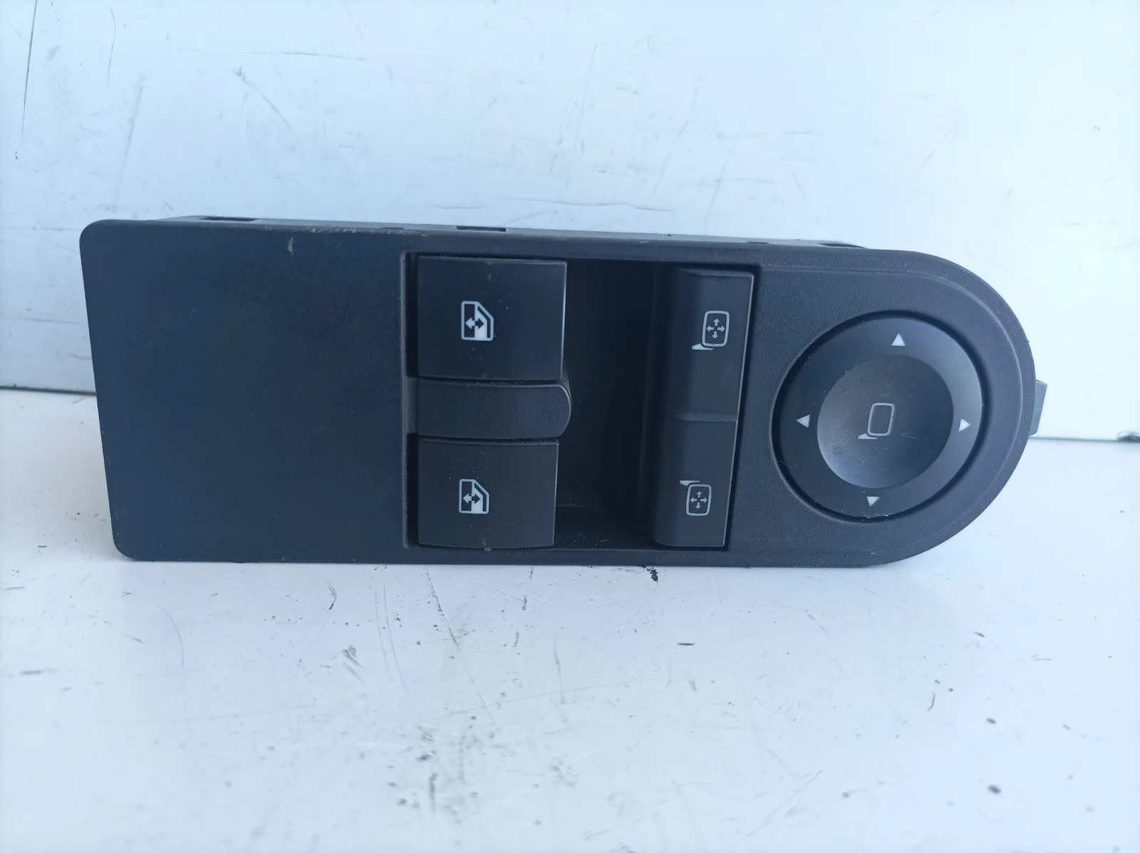 Foto de MANDO ELEVALUNAS DELANTERO IZQUIERDO OPEL ZAFIRA B 1.7 16V CDTI (110 CV / 81 KW) referencia 13228706