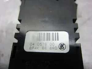 Foto de INTERRUPTOR MAZDA 3 BERLINA (BK) 1.6 CD Diesel CAT (109 CV / 80 KW) referencia BP4K666R0 foto 4
