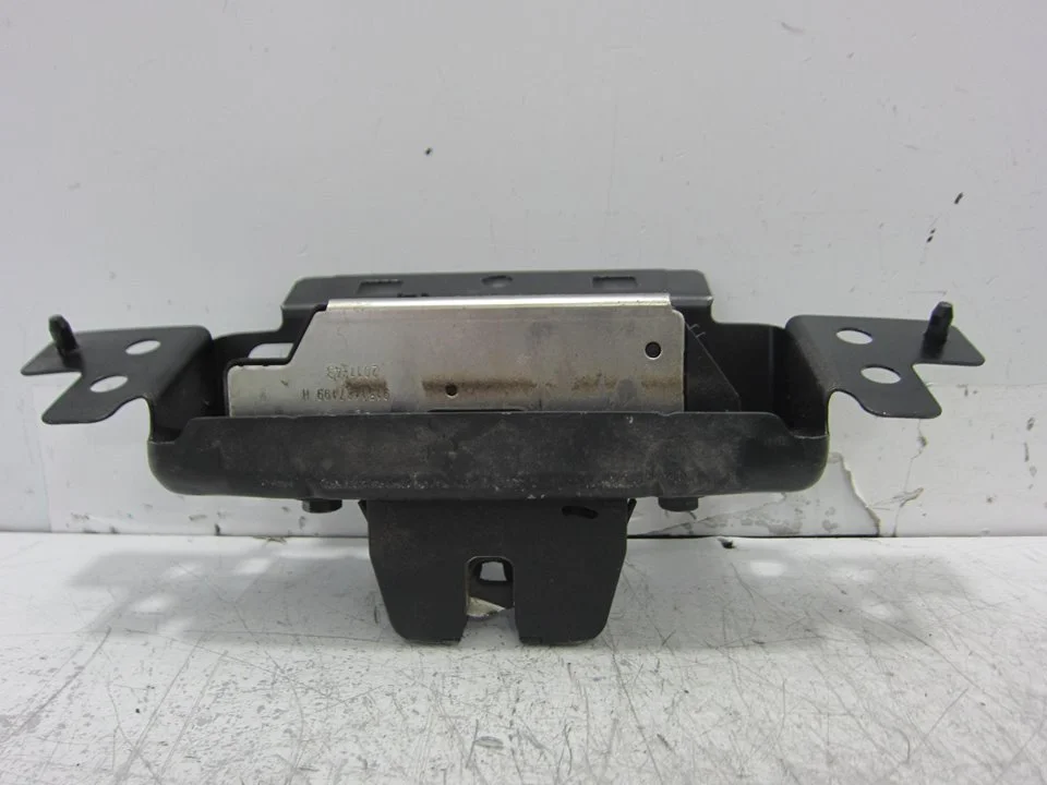 Foto de CERRADURA MALETERO / PORTON PEUGEOT 208 1.2 12V e-VTi (82 CV / 60 KW)