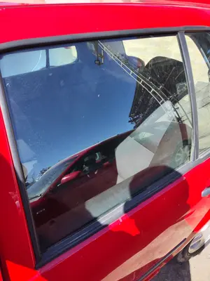Foto de LUNA TRASERA IZQUIERDA VOLKSWAGEN GOLF IV BERLINA (1J1)(10.1997) 1.9 TDI (90 CV / 66 KW)