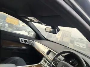 Foto de RETROVISOR INTERIOR JAGUAR XF 3.0 V6 Diesel CAT (241 CV / 177 KW)