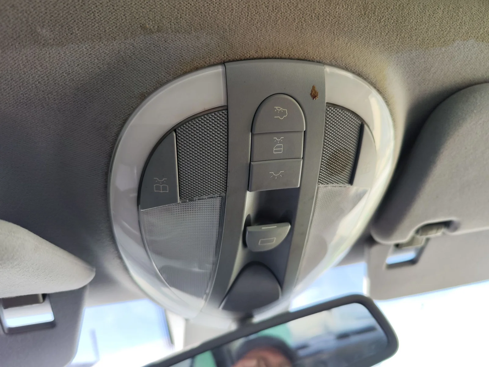 Foto de LUZ INTERIOR MERCEDES-BENZ CLASE E (BM 211) BERLINA 3.0 CDI CAT (190 CV / 140 KW)