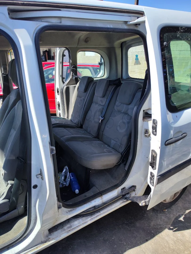 Foto de GOMAS CONTORNO PUERTA RENAULT KANGOO II (F/KW0) 1.5 dCi Diesel CAT (86 CV / 63 KW)