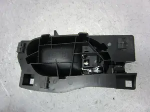 Foto de MANETA INTERIOR DELANTERA IZQUIERDA PEUGEOT 407 2.0 16V HDi FAP CAT (RHR / DW10BTED4) (136 CV / 100 KW) referencia 96526178UD foto 3