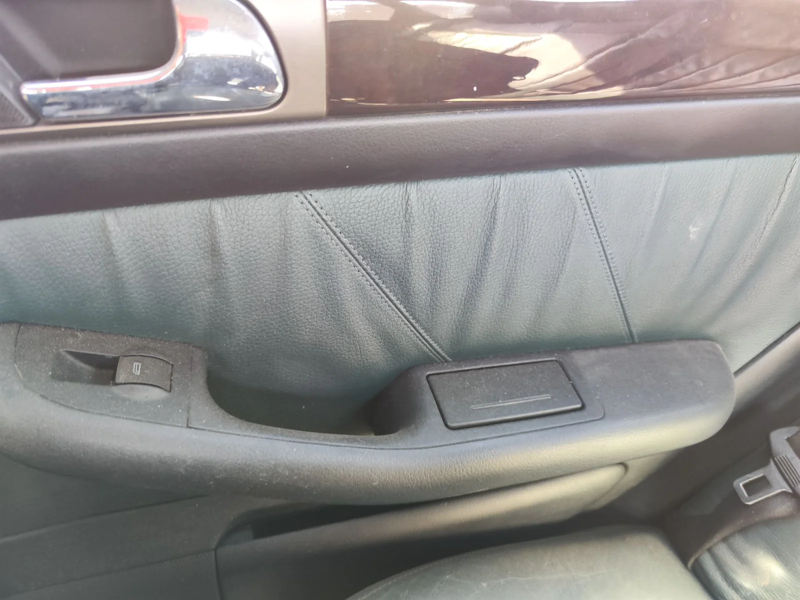 Foto de GUARNECIDO PUERTA TRASERA DERECHA AUDI A6 BERLINA (4B2) 2.5 V6 24V TDI (150 CV / 110 KW)