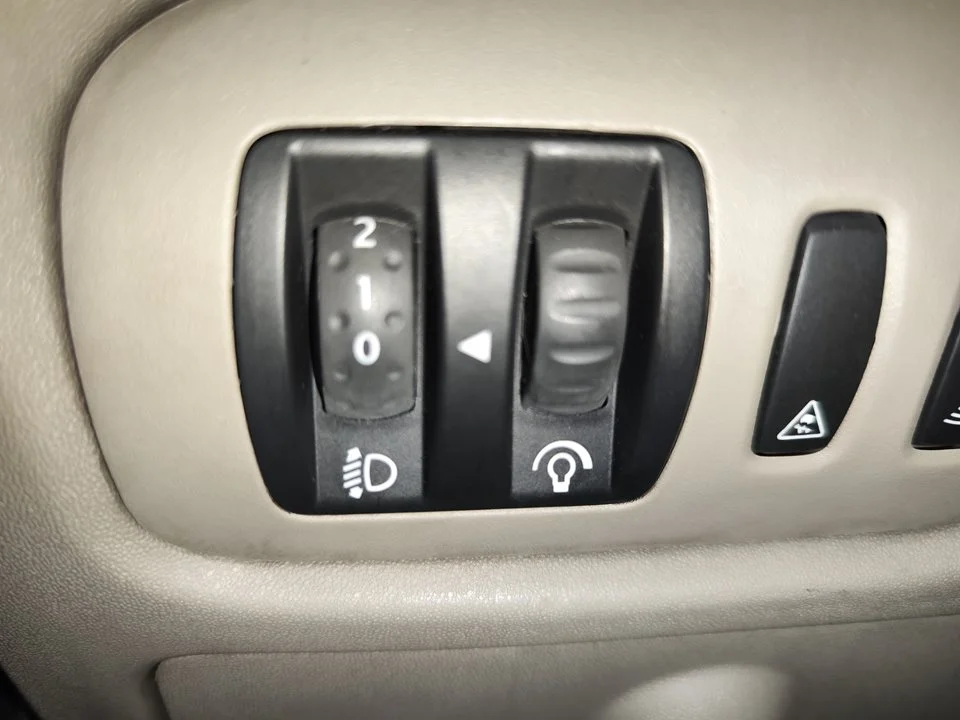 Foto de MANDO MULTIFUNCION RENAULT SCENIC II (JM) 1.9 dCi Diesel (120 CV / 88 KW) referencia 8200140985