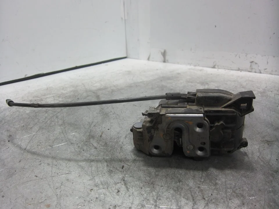 Foto de CERRADURA PUERTA DELANTERA DERECHA RENAULT CLIO III 1.2 (75 CV / 55 KW) referencia 8200300125