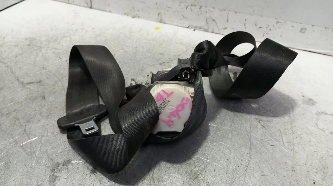 Foto de CINTURON SEGURIDAD TRASERO DERECHO FORD FOCUS BERLINA (CEW) 1.0 EcoBoost CAT (125 CV / 92 KW) referencia 34074772