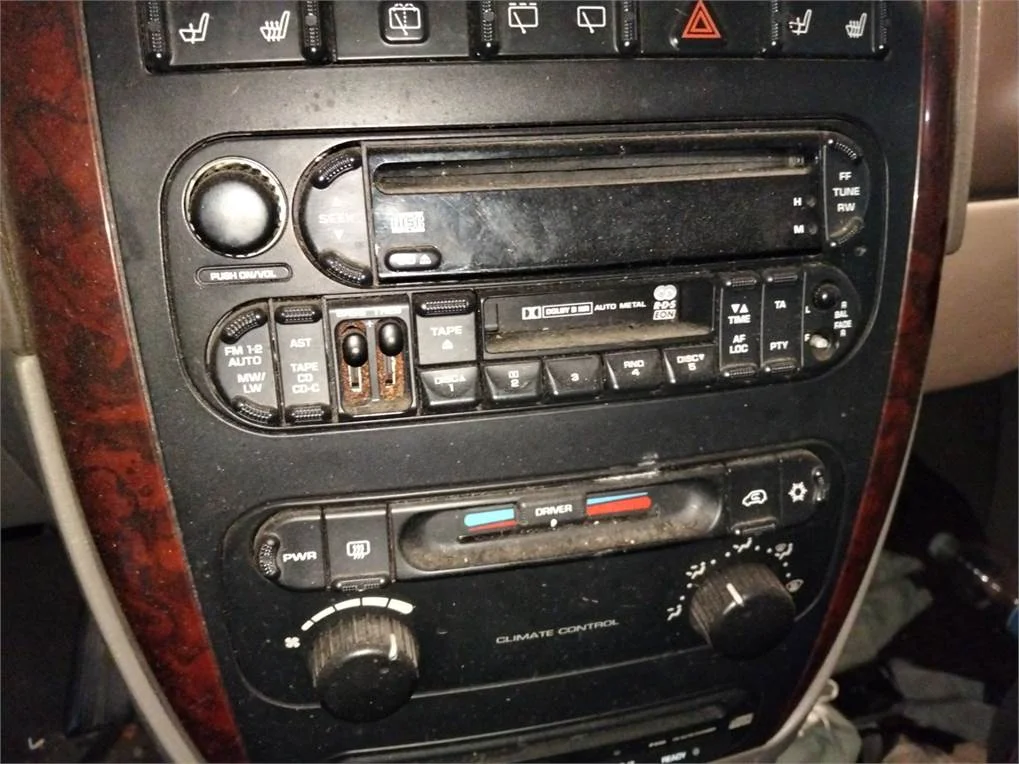 Foto de SISTEMA AUDIO / RADIO CD CHRYSLER VOYAGER (RG)