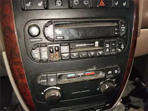Foto de SISTEMA AUDIO / RADIO CD CHRYSLER VOYAGER (RG)