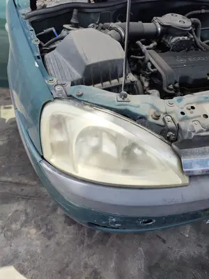 Foto de FARO DERECHO OPEL CORSA C 1.2 16V CAT (Z 12 XE / LW4) (75 CV / 55 KW) referencia 93173252 foto 2