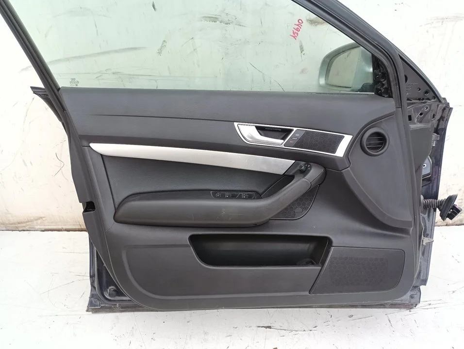Foto de GUARNECIDO PUERTA DELANTERA IZQUIERDA AUDI A6 BERLINA (4F2) 4.2 V8 40V (335 CV / 246 KW)