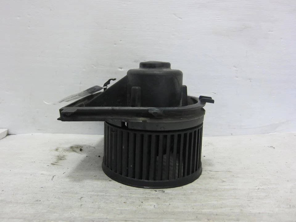 Foto de MOTOR CALEFACCION VOLKSWAGEN POLO III BERLINA (6N2) 1.4 16V (75 CV / 55 KW) referencia 1J1819021A
