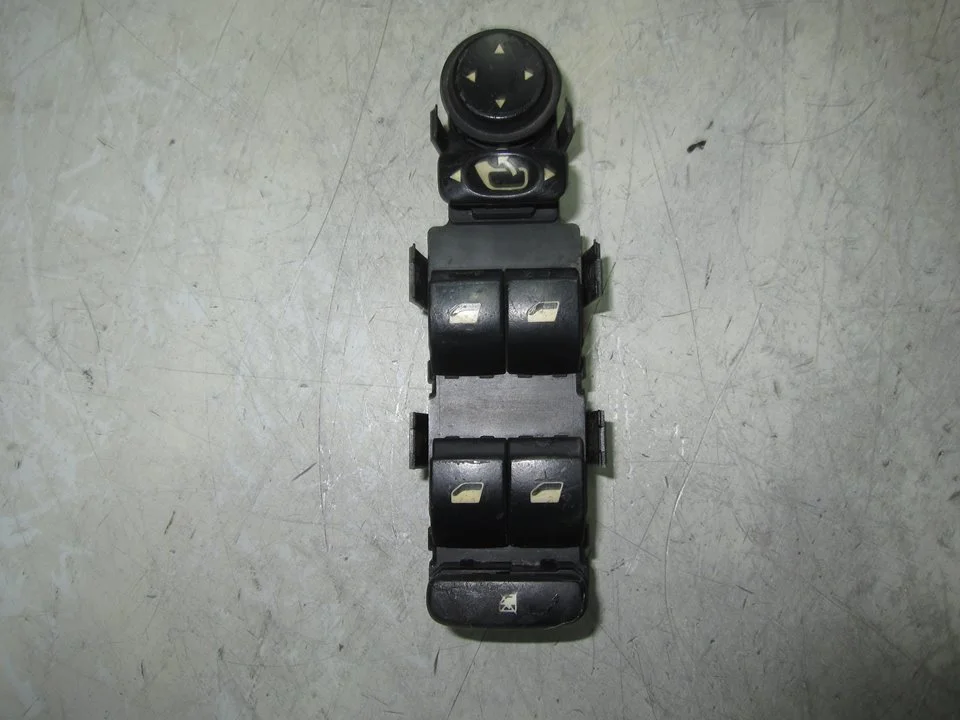Foto de MANDO ELEVALUNAS DELANTERO IZQUIERDO PEUGEOT 307 BREAK / SW (S1)(04.2002) referencia 96531123XT