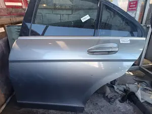 Foto de PUERTA TRASERA IZQUIERDA MERCEDES-BENZ CLASE C (BM 204) BERLINA 3.0 V6 CAT (231 CV / 170 KW)