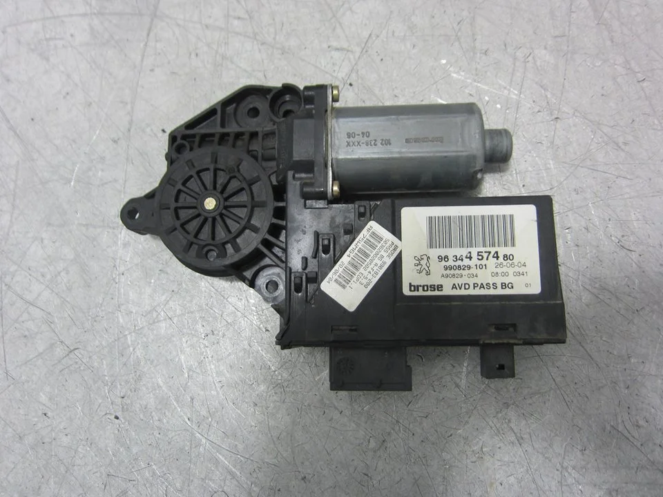 Foto de MOTOR ELEVALUNAS DELANTERO DERECHO PEUGEOT 307 BREAK / SW (S1)(04.2002) 1.6 HDi (109 CV / 80 KW) referencia 9634457480