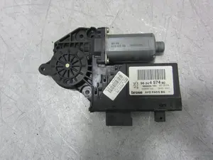 Foto de MOTOR ELEVALUNAS DELANTERO DERECHO PEUGEOT 307 BREAK / SW (S1)(04.2002) 1.6 HDi (109 CV / 80 KW) referencia 9634457480
